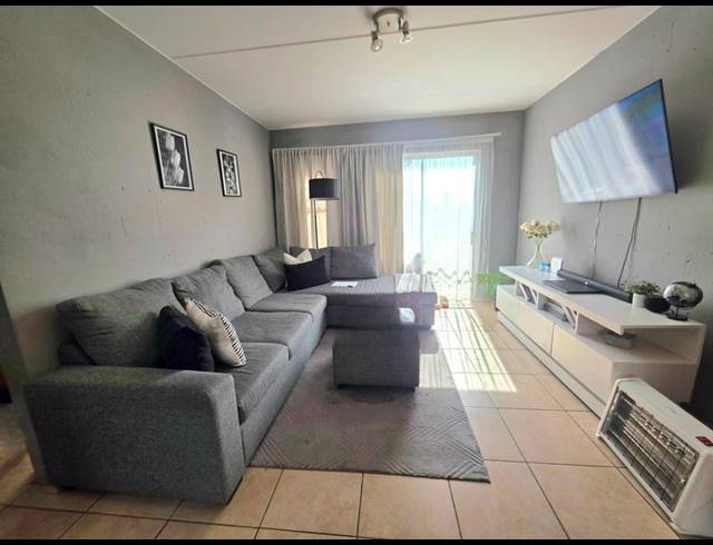 2 BEDROOM APARTMENT FOR SALE IN KLIPPOORTJIE